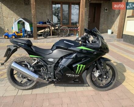 Черный Кавасаки Ninja 250R, объемом двигателя 0.25 л и пробегом 19 тыс. км за 2500 $, фото 1 на Automoto.ua