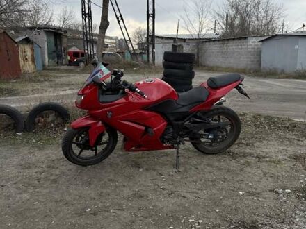 Кавасаки Ninja 250R 2013 в Днепре (Днепропетровске) на Automoto.ua Красный Кавасаки Ninja 250R, объемом двигателя 0.25 л и пробегом 39 тыс. км за 3000 $, фото 1 на Automoto.ua