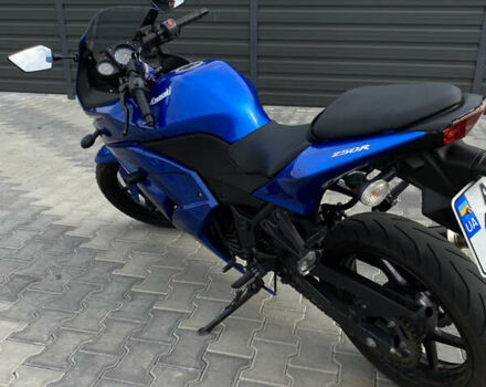 Синий Кавасаки Ninja 250R, объемом двигателя 0.25 л и пробегом 9 тыс. км за 3200 $, фото 3 на Automoto.ua
