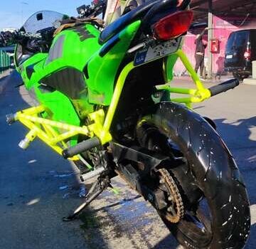 Зеленый Кавасаки Ninja 250R, объемом двигателя 0.25 л и пробегом 21 тыс. км за 3200 $, фото 2 на Automoto.ua