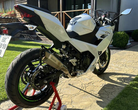 Белый Кавасаки Ninja 400, объемом двигателя 0.4 л и пробегом 4 тыс. км за 6500 $, фото 4 на Automoto.ua