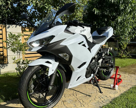 Белый Кавасаки Ninja 400, объемом двигателя 0.4 л и пробегом 4 тыс. км за 6500 $, фото 1 на Automoto.ua