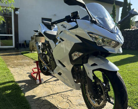 Белый Кавасаки Ninja 400, объемом двигателя 0.4 л и пробегом 4 тыс. км за 6500 $, фото 2 на Automoto.ua