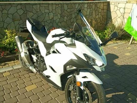 Кавасаки Ninja 400 2020 в Тернополе на Automoto.ua Белый Кавасаки Ninja 400, объемом двигателя 0.4 л и пробегом 8 тыс. км за 5599 $, фото 1 на Automoto.ua