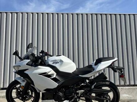 Кавасаки Ninja 400 2022 в Киеве на Automoto.ua Белый Кавасаки Ninja 400, объемом двигателя 0.4 л и пробегом 5 тыс. км за 5500 $, фото 1 на Automoto.ua