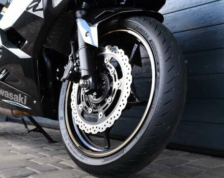 Черный Кавасаки Ninja 400, объемом двигателя 0.4 л и пробегом 24 тыс. км за 5700 $, фото 7 на Automoto.ua