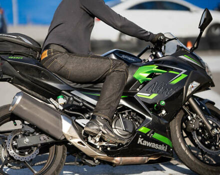 Черный Кавасаки Ninja 400, объемом двигателя 0.4 л и пробегом 12 тыс. км за 6500 $, фото 2 на Automoto.ua