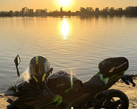 Черный Кавасаки Ninja 400, объемом двигателя 0.4 л и пробегом 12 тыс. км за 6500 $, фото 1 на Automoto.ua