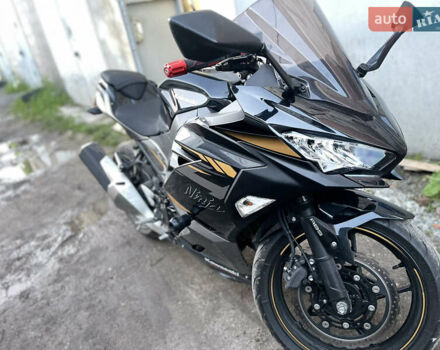 Черный Кавасаки Ninja 400, объемом двигателя 0.4 л и пробегом 20 тыс. км за 5000 $, фото 1 на Automoto.ua