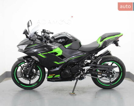 Черный Кавасаки Ninja 400, объемом двигателя 0.4 л и пробегом 19 тыс. км за 4900 $, фото 1 на Automoto.ua