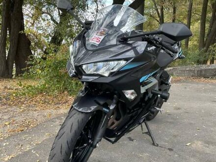 Серый Кавасаки Ninja 400, объемом двигателя 0.4 л и пробегом 15 тыс. км за 5700 $, фото 1 на Automoto.ua
