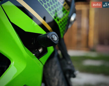 Зеленый Кавасаки Ninja 400, объемом двигателя 0.4 л и пробегом 14 тыс. км за 6200 $, фото 5 на Automoto.ua