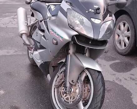 Кавасаки Ninja 600 ZX-6R 2000 в Хмельницком на Automoto.ua Серый Кавасаки Ninja 600 ZX-6R, объемом двигателя 0.6 л и пробегом 42 тыс. км за 3600 $, фото 5 на Automoto.ua