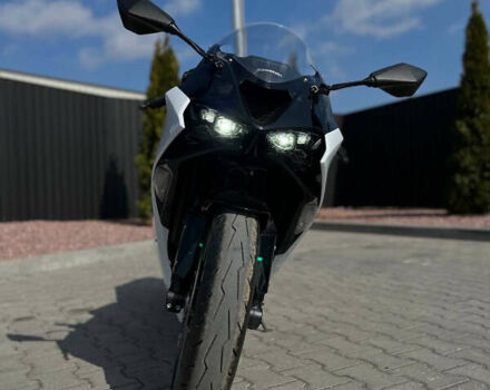 Білий Кавасакі Ninja 636 ZX-6R, об'ємом двигуна 0.65 л та пробігом 8 тис. км за 14500 $, фото 16 на Automoto.ua