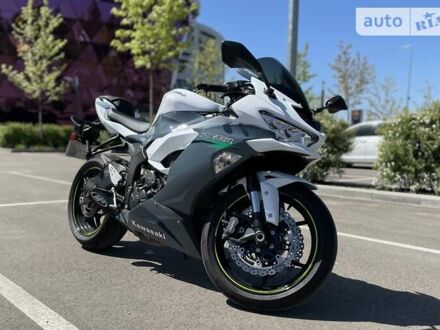 Белый Кавасаки Ninja 636 ZX-6R, объемом двигателя 0.64 л и пробегом 12 тыс. км за 12950 $, фото 1 на Automoto.ua