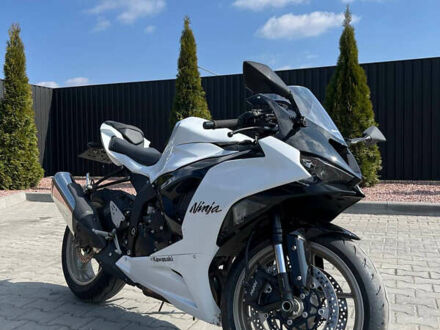 Кавасакі Ninja 636 ZX-6R 2023 у Тернополі на Automoto.ua Білий Кавасакі Ninja 636 ZX-6R, об'ємом двигуна 0.65 л та пробігом 8 тис. км за 14500 $, фото 1 на Automoto.ua