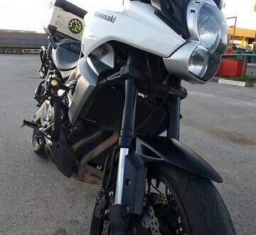 Кавасакі Versys 650 2010 у Дніпро (Дніпропетровську) на Automoto.ua Білий Кавасакі Versys 650, об'ємом двигуна 0.65 л та пробігом 69 тис. км за 5700 $, фото 1 на Automoto.ua