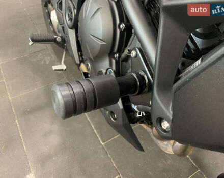Черный Кавасаки Versys 650, объемом двигателя 0.65 л и пробегом 19 тыс. км за 10900 $, фото 23 на Automoto.ua