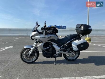 Кавасакі Versys 650 2006 у Львові на Automoto.ua Сірий Кавасакі Versys 650, об'ємом двигуна 0.65 л та пробігом 50 тис. км за 4490 $, фото 1 на Automoto.ua