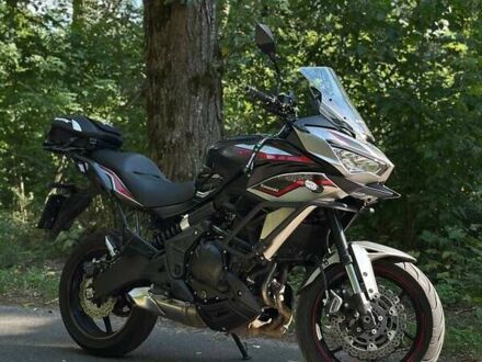 Кавасаки Versys 650 2022 в Киеве на Automoto.ua Серый Кавасаки Versys 650, объемом двигателя 0.65 л и пробегом 25 тыс. км за 9700 $, фото 1 на Automoto.ua