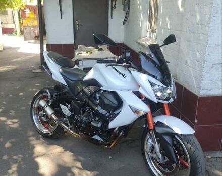 Белый Кавасаки Z 1000, объемом двигателя 1 л и пробегом 29 тыс. км за 7200 $, фото 6 на Automoto.ua