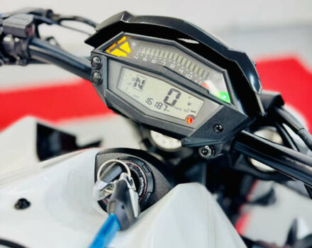 Белый Кавасаки Z 1000, объемом двигателя 1 л и пробегом 16 тыс. км за 12500 $, фото 26 на Automoto.ua