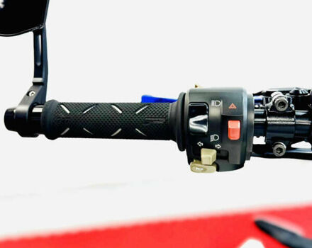 Белый Кавасаки Z 1000, объемом двигателя 1 л и пробегом 16 тыс. км за 12500 $, фото 24 на Automoto.ua