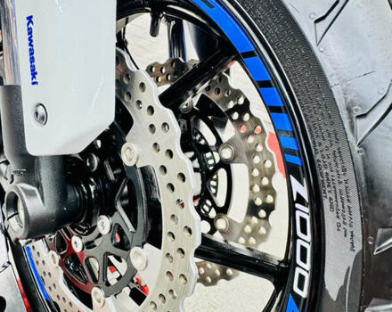 Белый Кавасаки Z 1000, объемом двигателя 1 л и пробегом 16 тыс. км за 12500 $, фото 11 на Automoto.ua