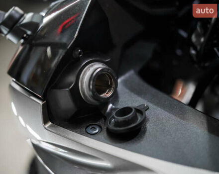 Кавасакі Z 1000SX, об'ємом двигуна 1 л та пробігом 19 тис. км за 12500 $, фото 13 на Automoto.ua