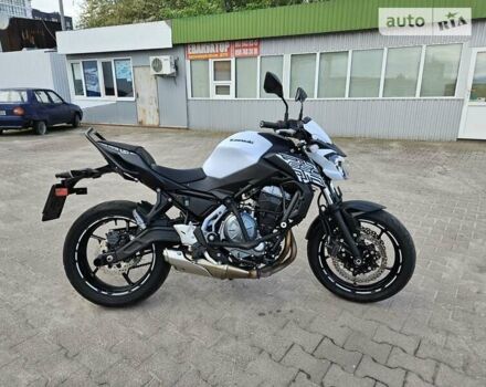 Черный Кавасаки Z 650, объемом двигателя 0.65 л и пробегом 3 тыс. км за 6450 $, фото 1 на Automoto.ua