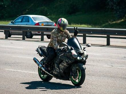 Кавасаки ZX 14, объемом двигателя 1.4 л и пробегом 50 тыс. км за 8207 $, фото 1 на Automoto.ua