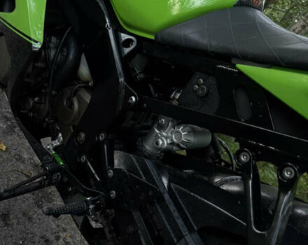 Зеленый Кавасаки ZX 6R 636, объемом двигателя 0.6 л и пробегом 58 тыс. км за 5200 $, фото 4 на Automoto.ua