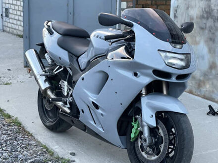 Кавасаки ZX 9R, объемом двигателя 0.9 л и пробегом 42 тыс. км за 3200 $, фото 1 на Automoto.ua