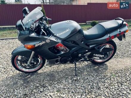 Кавасаки ZZR 400 2007 в Калуше на Automoto.ua Серый Кавасаки ZZR 400, объемом двигателя 0.4 л и пробегом 39 тыс. км за 2599 $, фото 1 на Automoto.ua