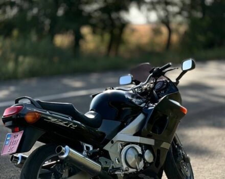 Кавасаки ZZR 600, объемом двигателя 0.6 л и пробегом 0 тыс. км за 3300 $, фото 3 на Automoto.ua