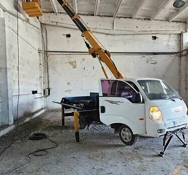 Белый Киа Бонго, объемом двигателя 2.9 л и пробегом 208 тыс. км за 20000 $, фото 5 на Automoto.ua