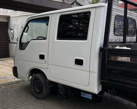 Белый Киа Бонго, объемом двигателя 2.7 л и пробегом 280 тыс. км за 4000 $, фото 2 на Automoto.ua