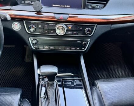 Белый Киа Каденза, объемом двигателя 0 л и пробегом 216 тыс. км за 13500 $, фото 6 на Automoto.ua