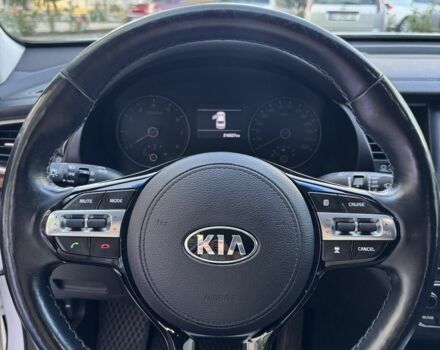 Белый Киа Каденза, объемом двигателя 0 л и пробегом 216 тыс. км за 13500 $, фото 3 на Automoto.ua