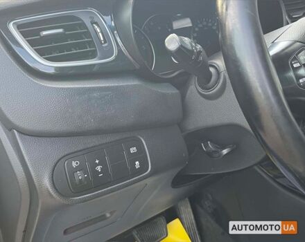 Белый Киа Каренс, объемом двигателя 1.7 л и пробегом 273 тыс. км за 10800 $, фото 12 на Automoto.ua