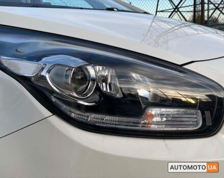 Белый Киа Каренс, объемом двигателя 1.7 л и пробегом 273 тыс. км за 10800 $, фото 8 на Automoto.ua