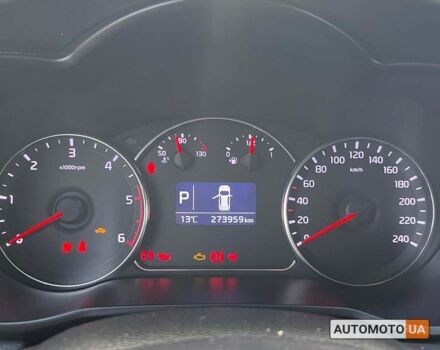 Белый Киа Каренс, объемом двигателя 1.7 л и пробегом 273 тыс. км за 10800 $, фото 13 на Automoto.ua