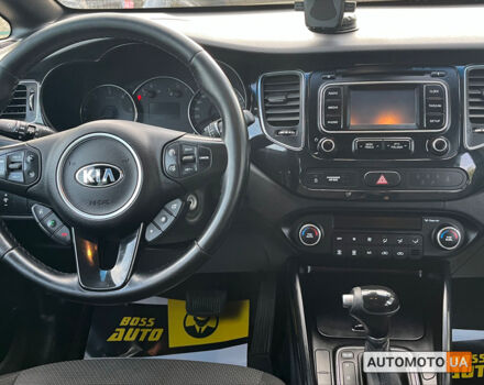 Белый Киа Каренс, объемом двигателя 1.7 л и пробегом 273 тыс. км за 10800 $, фото 19 на Automoto.ua
