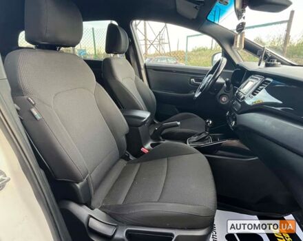 Белый Киа Каренс, объемом двигателя 1.7 л и пробегом 273 тыс. км за 10800 $, фото 23 на Automoto.ua