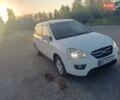 Белый Киа Каренс, объемом двигателя 2 л и пробегом 300 тыс. км за 7300 $, фото 1 на Automoto.ua