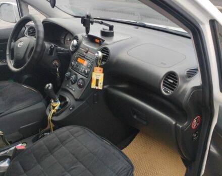 Кіа Каренс 2007 у Хмельницькому на Automoto.ua Білий Кіа Каренс, об'ємом двигуна 2 л та пробігом 250 тис. км за 5500 $, фото 5 на Automoto.ua