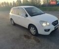 Белый Киа Каренс, объемом двигателя 2 л и пробегом 300 тыс. км за 7300 $, фото 1 на Automoto.ua