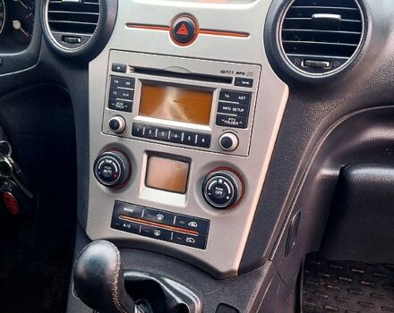 Білий Кіа Каренс, об'ємом двигуна 2 л та пробігом 0 тис. км за 5600 $, фото 4 на Automoto.ua