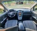 Білий Кіа Каренс, об'ємом двигуна 2 л та пробігом 360 тис. км за 4600 $, фото 6 на Automoto.ua