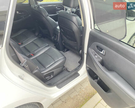 Белый Киа Каренс, объемом двигателя 1.7 л и пробегом 276 тыс. км за 12700 $, фото 10 на Automoto.ua